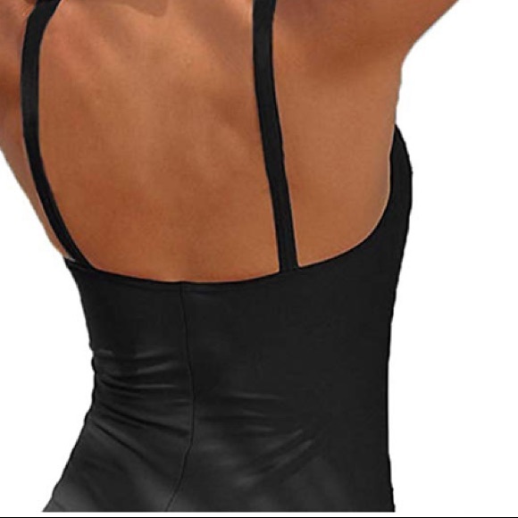 Beautiful woman tummy control swimsuit - Picture 7 of 8